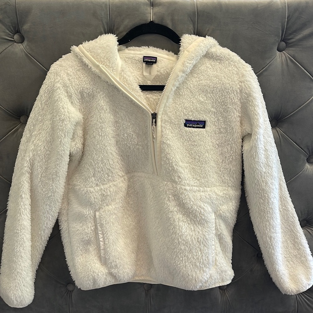 NEVER WORN Patagonia half zip up fuzzy hoodie!!